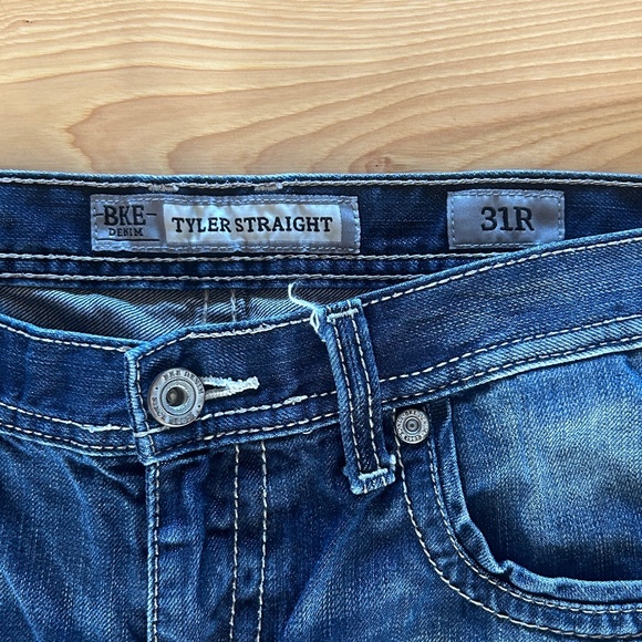 Men's BKE Buckle Tyler Straight Distressed 31 R Jeans - Picture 3 of 7